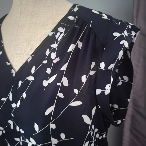 Nine West Black and White Wrap Blouse Short Sleeve - Picture 3 of 6